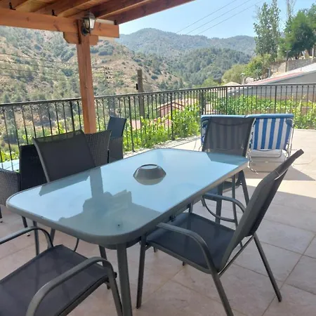 Holiday home 2 Tris Elies