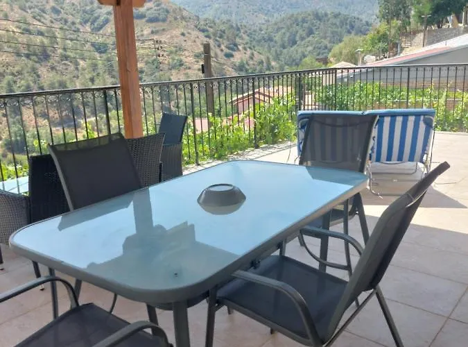 Case de vacanță 2 Tris Elies