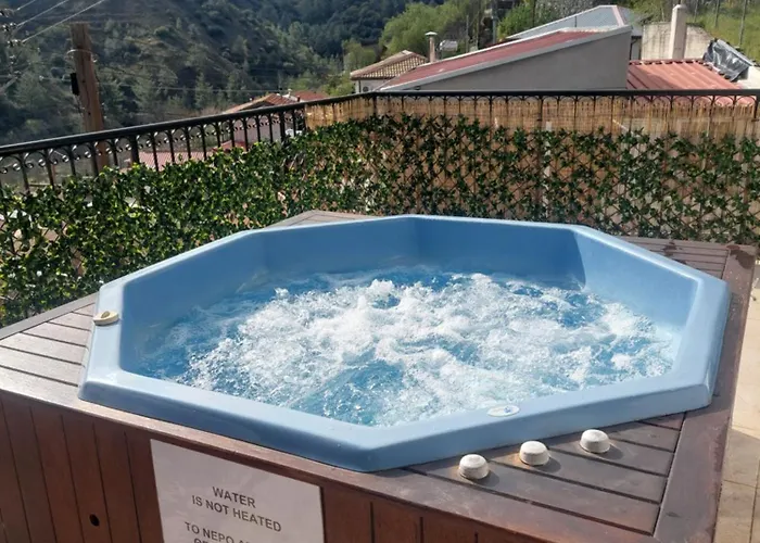 2 Case de vacanță Tris Elies