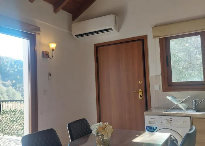 2 Case de vacanță Tris Elies